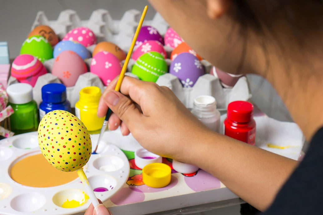 Dyeing eggs is an important Easter custom
