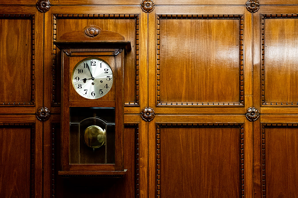 Example of a pendulum clock