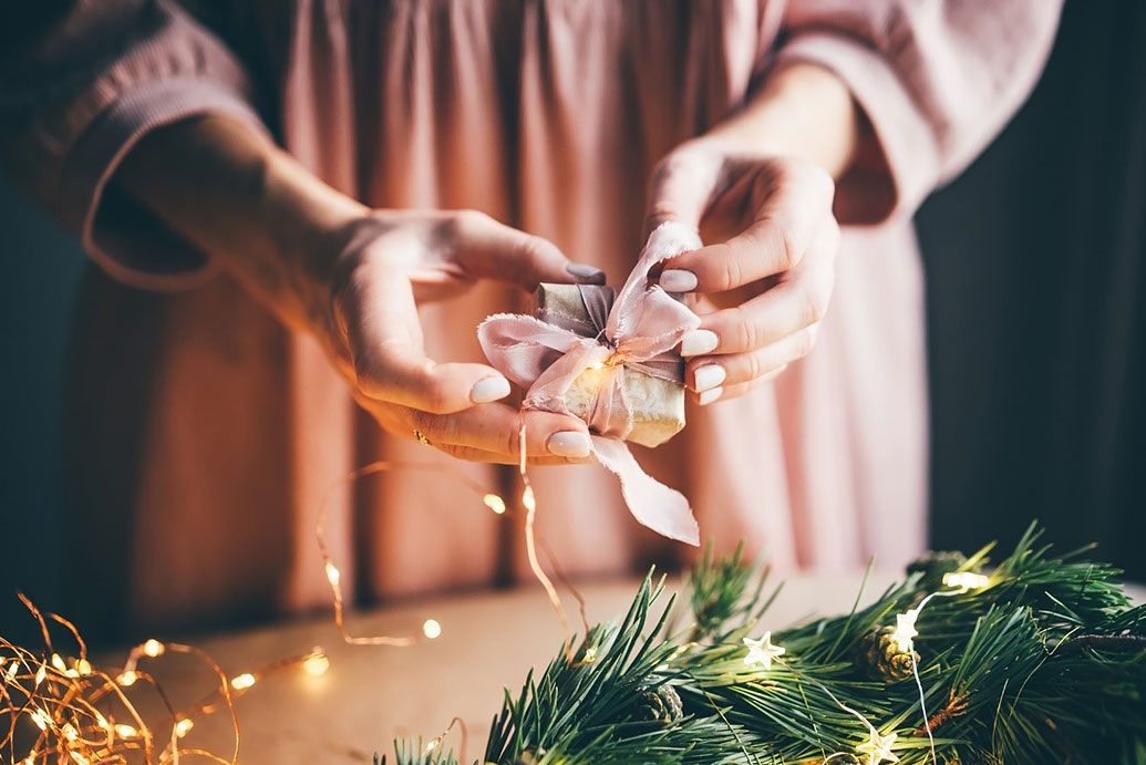 Ein heller Rosenton für die Weihnachtsdeko