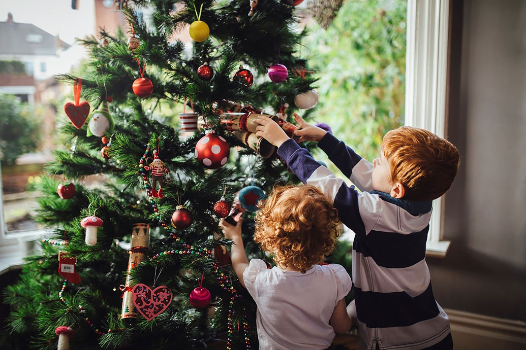 Weihnachtsbaum schmücken