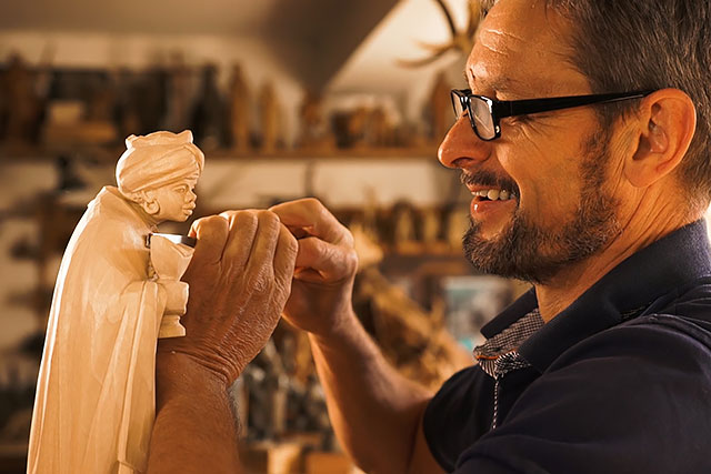 Carving Nativity figures in wood>