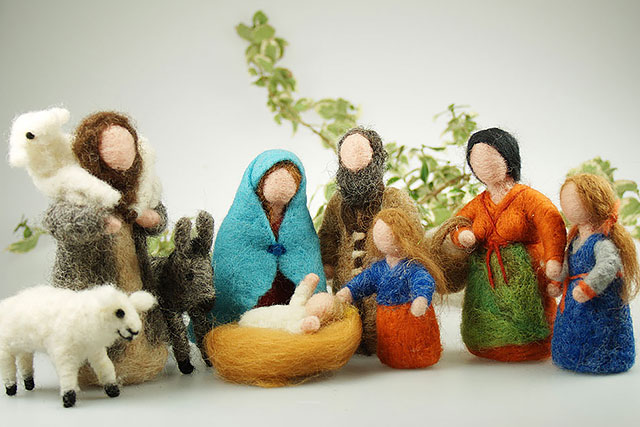Xmas Traditional Nativity Full Set 10 figures Stable Xmas Decoration Hand Finish 