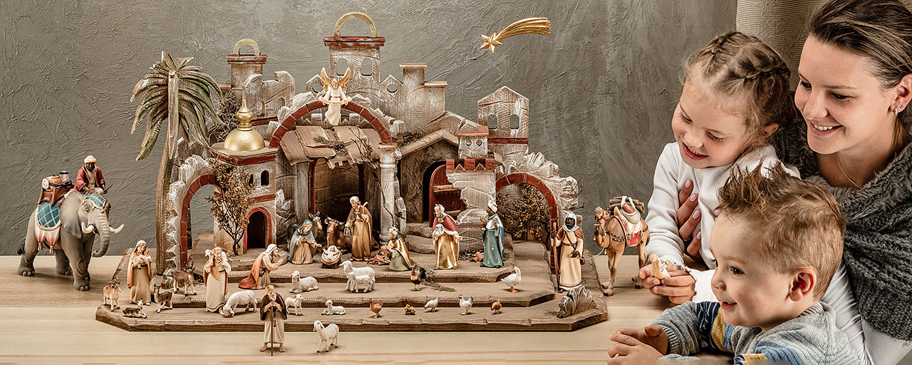 Lignoma oriental nativity scene