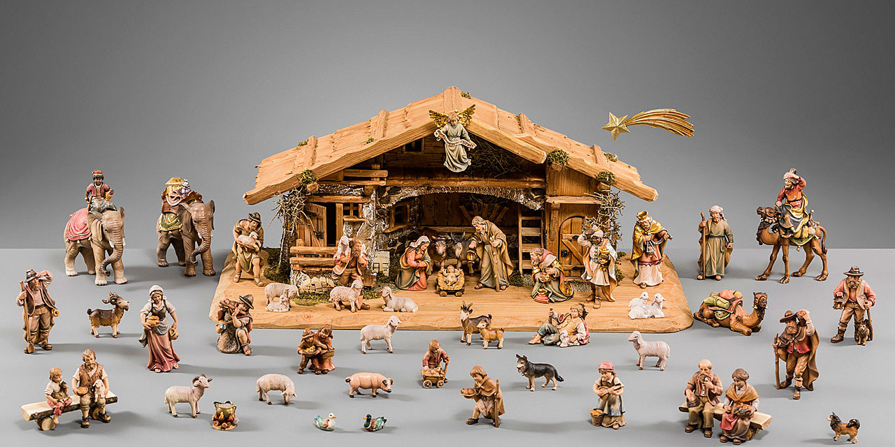 Rives pine nativity scene