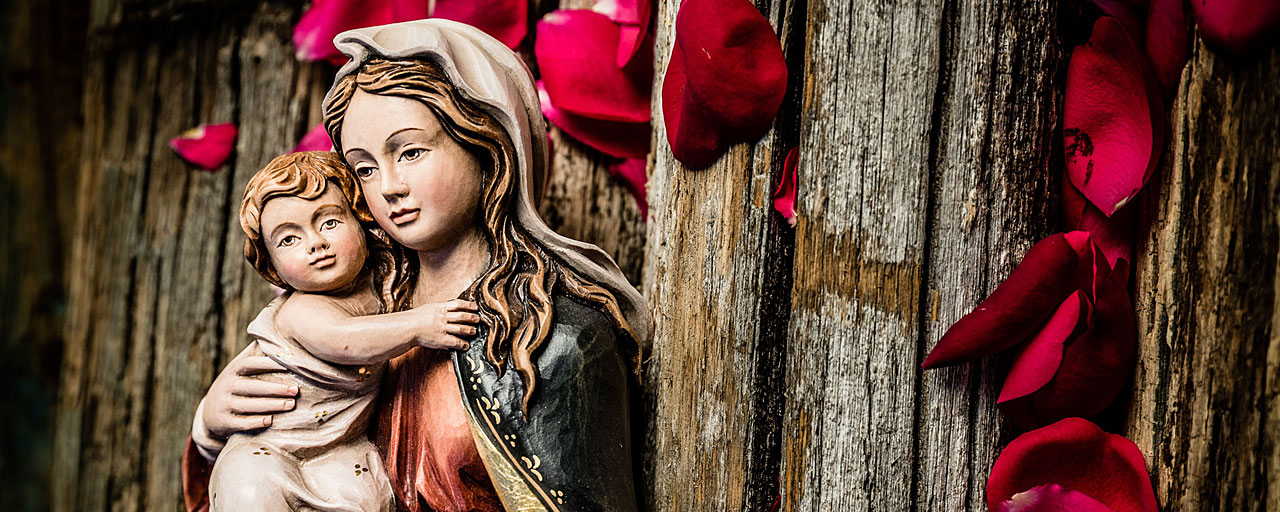 Scultura di Madonna con bambino