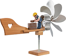 Windrad mit Maurer
