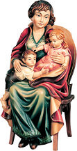 Mutter sitzend mit zwei Kinder und Stuhl